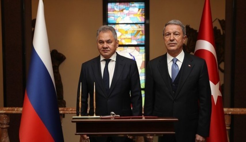 وزيرا الدفاع التركي والروسي يناقشان التطورات الجديدة بإدلب