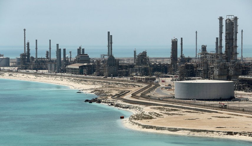 إرتفاع أسعار البترول في الأسواق العالمية وتراجع مؤشر الأسهم في السعودية