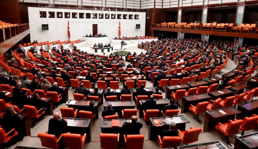محاولة فاشلة لاحتجاز رهائن داخل البرلمان التركي