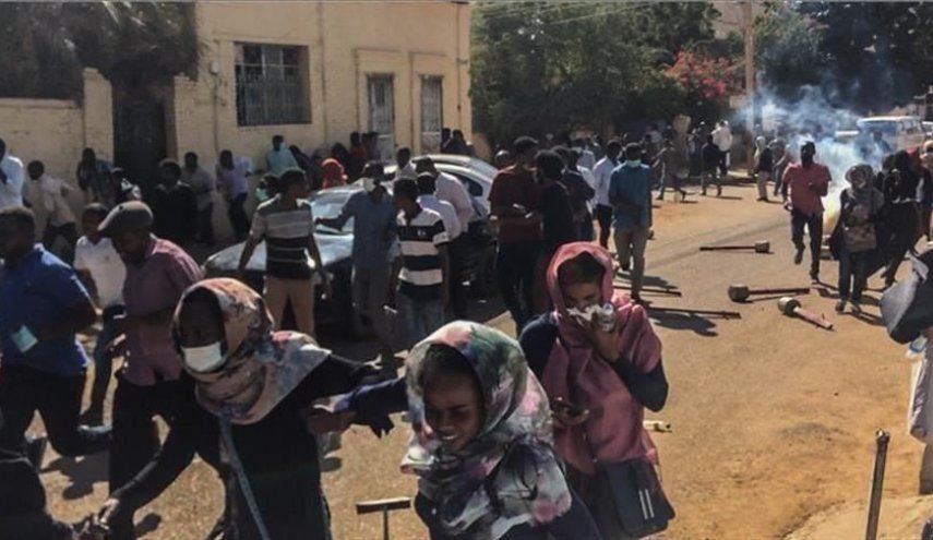 ادامه تحصن و تظاهرات در سودان/ «ائتلاف آزادی و تغییر» تعلیق مذاکرات را محکوم کرد