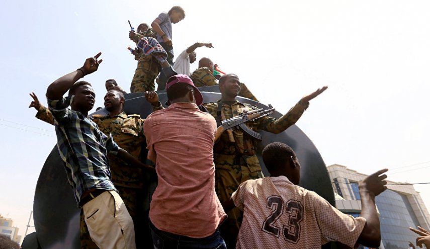 أول تعليق لمجلس السودان العسكري على ’الاثنين الأسود’