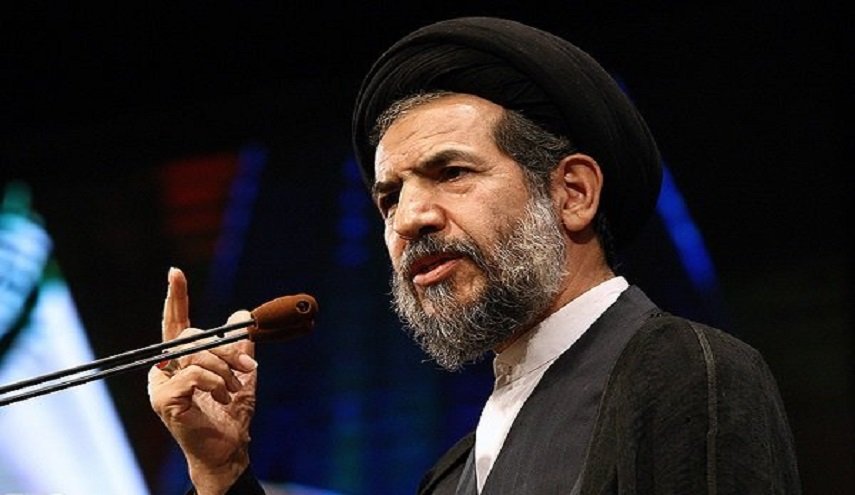 خطيب جمعة طهران: ينبغي توظيف الشبان الاكفاء والثوريين لايجاد حلول لمشاكل البلاد