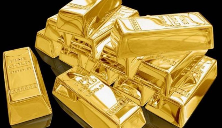 بلومبرغ: دول عالمية تتخلى عن الدولار لصالح الذهب