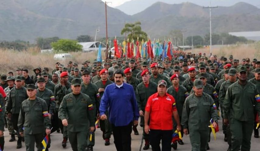 پیام ارتش ونزوئلا به آمریکا: سلاح در دست، منتظرتان هستیم
