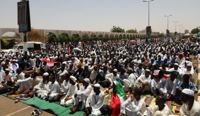 الصادق المهدي يقترح  تكوين مجلس سيادة بأغلبية مدنية