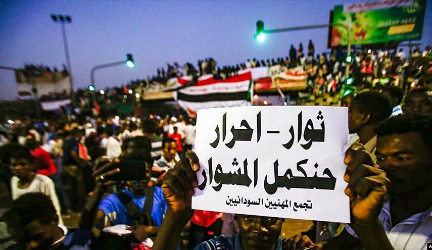 قادة احتجاج السودان يدعون لإضراب عام الثلاثاء والاربعاء