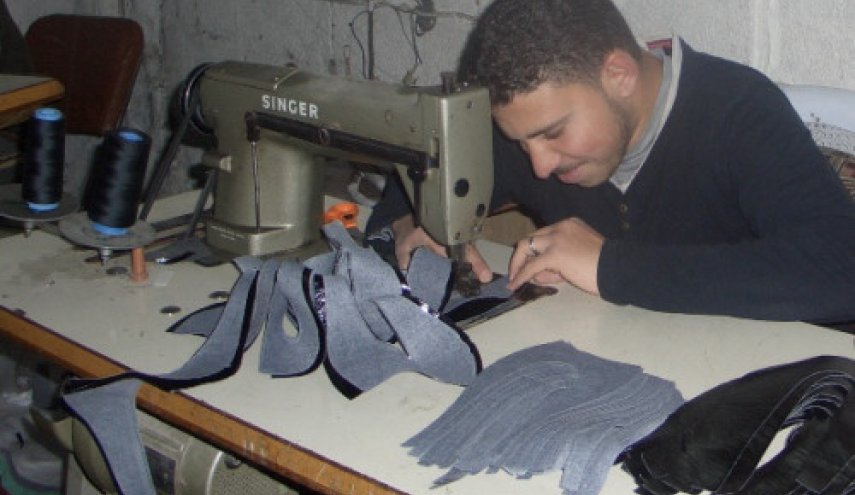 بعد توقف سنوات.. استئناف إنتاج الأحذية الرياضية في حلب
