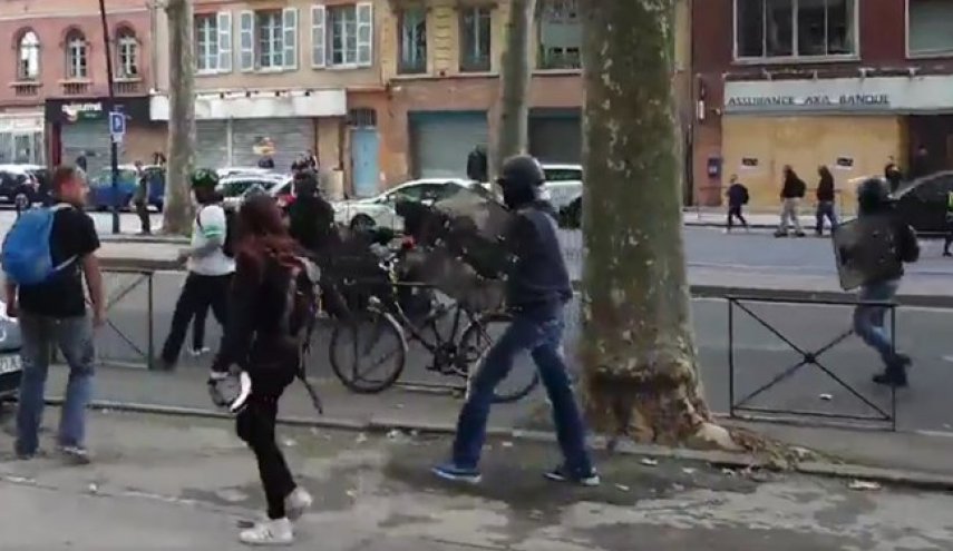 حمله پلیس فرانسه به خبرنگار راشاتودی