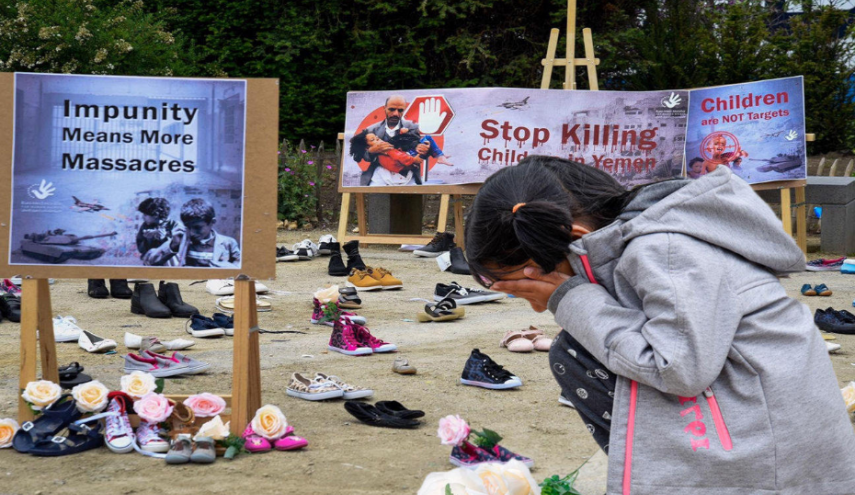 مئات الأحذية ببروكسل احتجاجًا على استمرار العدوان على اليمن