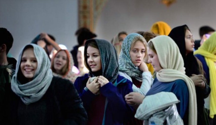 چالش حجاب برای زنان غیرمسلمان با هدف مبارزه با اسلام‌هراسی