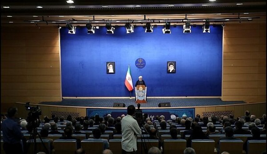 الرئيس روحاني: لا سبيل امامنا سوى الصمود والمقاومة