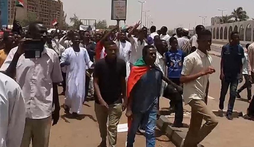 قوى الحرية والتغيير تدعو الشعب السوداني إلى إسقاط المجلس العسكري