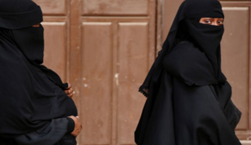 ناگفته‌های خواهران سعودی درباره فرار از عربستان/ اپلیکیشن کنترل زنان را فریب دادیم! + عکس