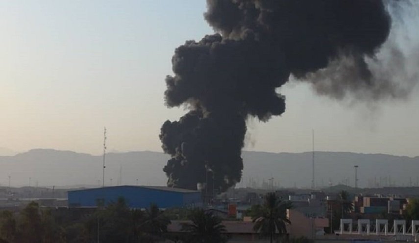 احتواء النار في ميناء 'الشهيد رجائي' جنوبي ایران
