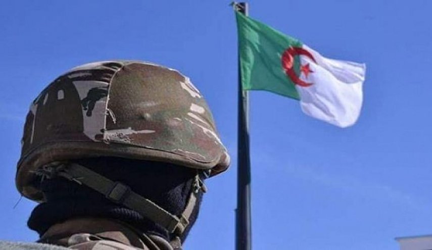 الجيش الجزائري يدعم مقاربة رئيس الدولة ويصفها 
