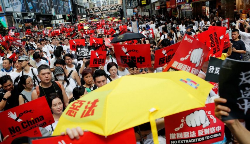 احتجاجات ضخمة فى هونغ كونغ على قانون تسليم المتهمين للصين 