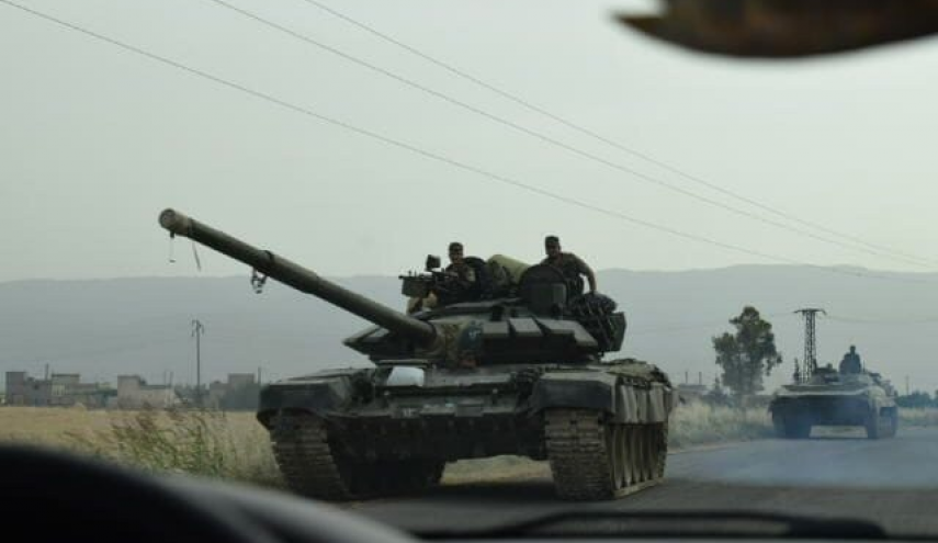 شاهد... الجيش السوري ينقل أحدث الآليات العسكرية إلى شمال حماة