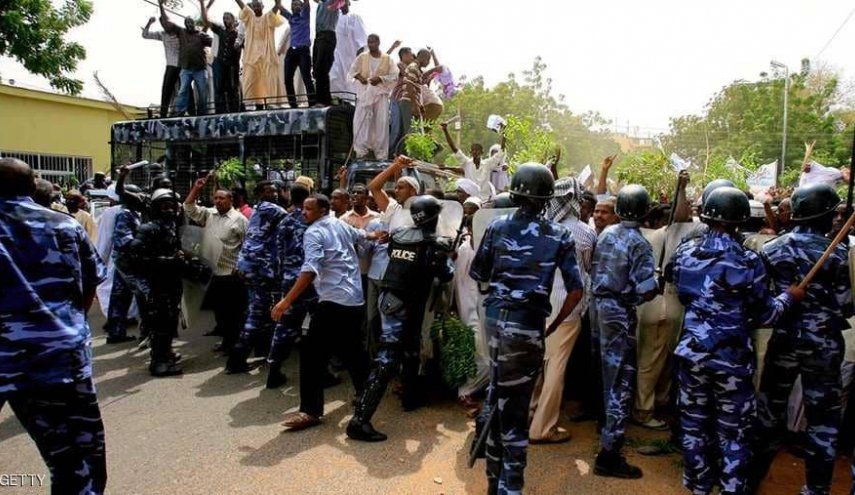   اعتقال ضباط على صلة بفض الاعتصام في السودان