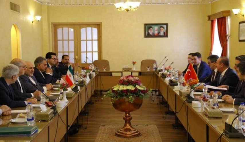 وزيرا خارجية إيران وتركيا يبرمان وثيقة استراتيجية للتعاون الثنائي