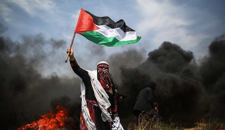 مشارکت هزاران فلسطینی در راهپیمایی بازگشت در غزه با عنوان «سرزمین فروشی نیست»