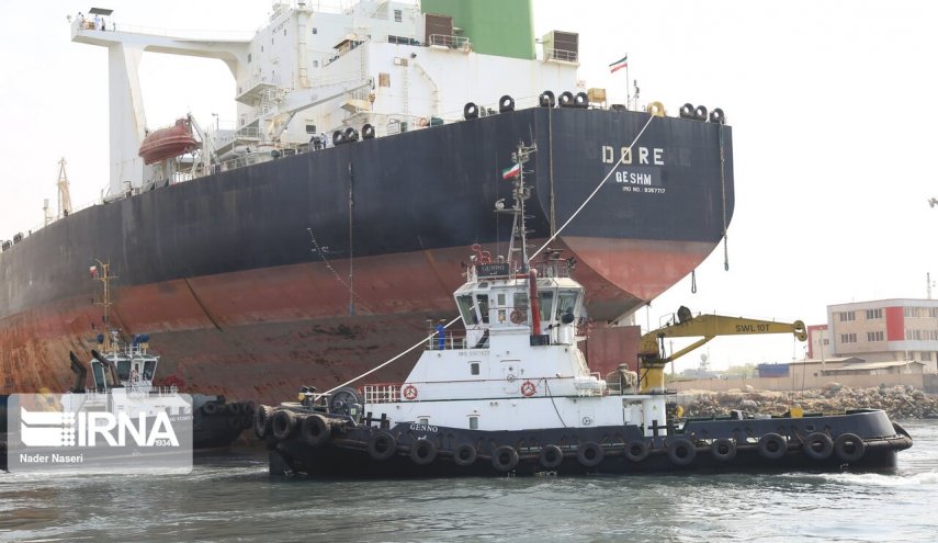 انجاز عميلة رسو ناقلة نفط عملاقة في بندرعباس جنوب ايران
