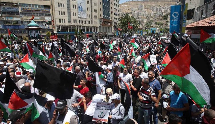فلسطينيون يواصلون فعاليات الغضب رفضًا لورشة البحرين