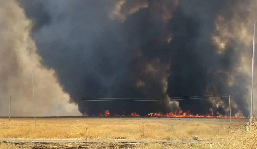 بالصور.. حرائق نينوى تلتهم قرية جنوب الموصل