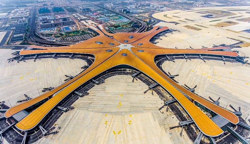 من تصميم زها حديد.. الصين تفتتح اضخم مطار في العالم