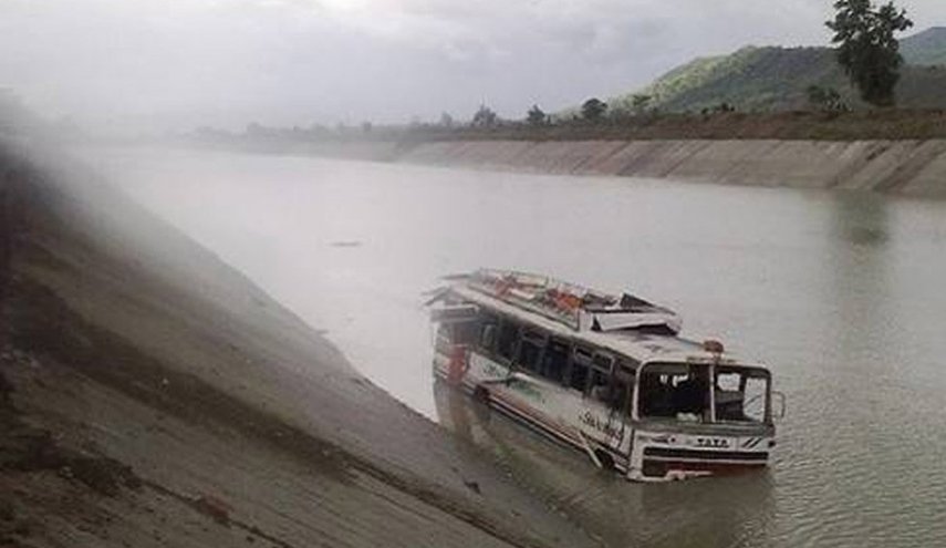 37 قتيلا وجريحا جراء سقوط حافلة ركاب في واد بالهند
