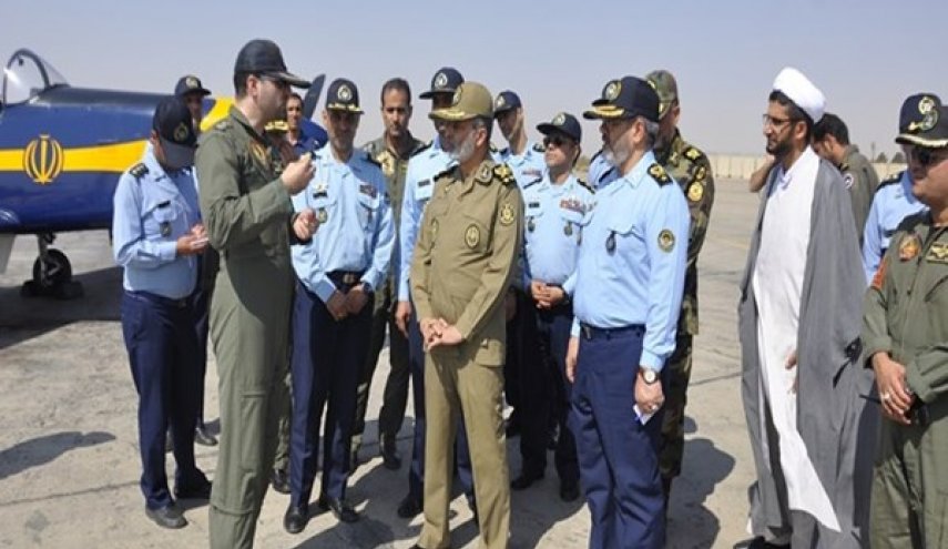 القائد العام للجيش  يتفقد قاعدة 'بابايي' الجوية باصفهان