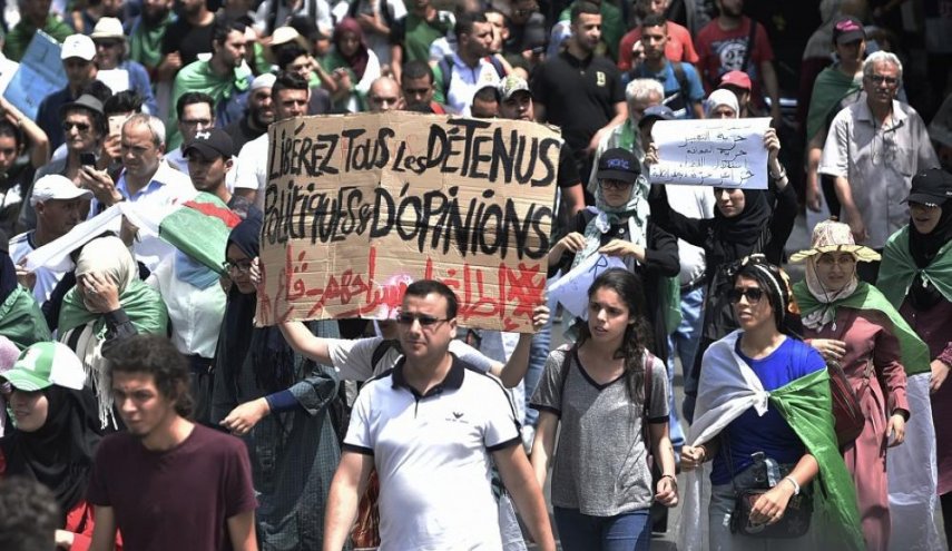 طلاب جزائريون تظاهروا ليوم الثلاثاء الـ19 على التوالي ضد النظام