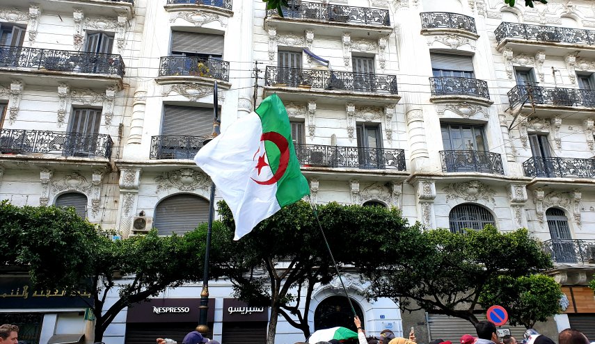 الجزائر.. مبادرة مرتقبة رئاسية بشأن الإنتخابات 