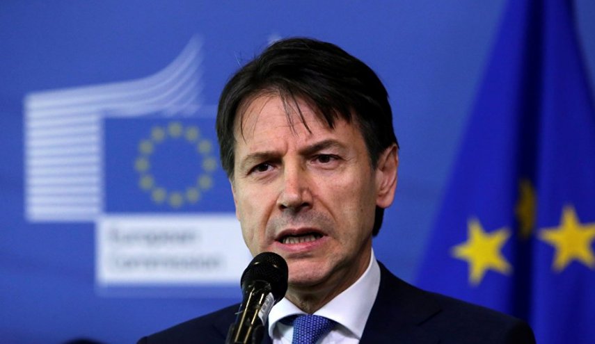 رئيس الوزراء الإيطالي يقدم استقالته رسميا 