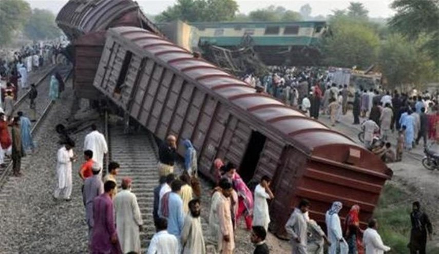 9 قتلى في اصطدام قطارين بباكستان 