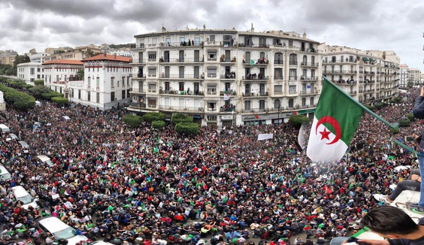 استمرار الإحتجاجات في الجزائر للجمعة 21