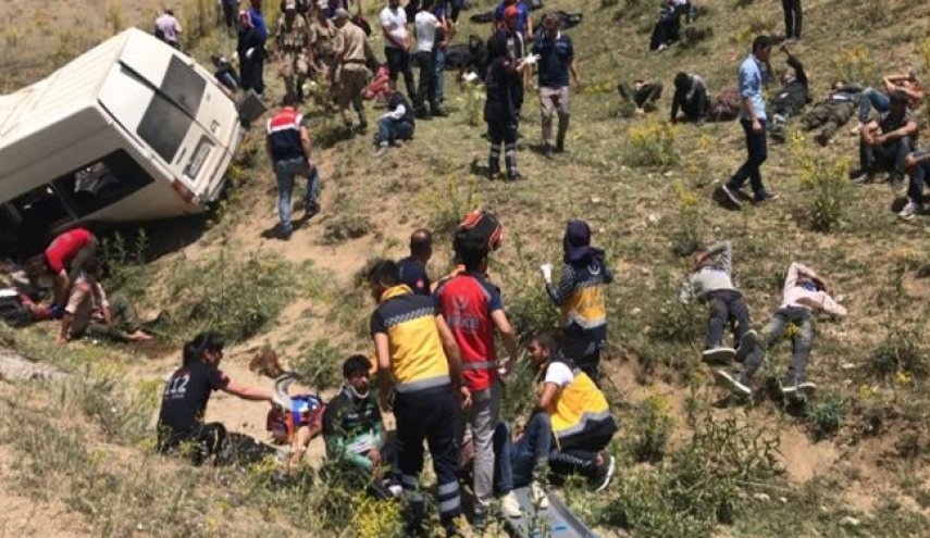 واژگونی خودروی مهاجران در شرق ترکیه 15 کشته و 28 زخمی برجای گذاشت
