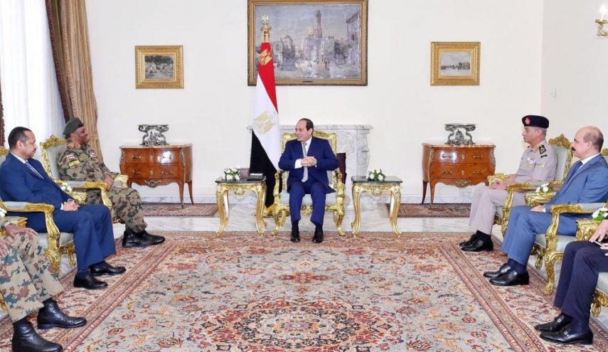 رئيس أركان الجيش السوداني يزور القاهرة و يلتقي السيسي 