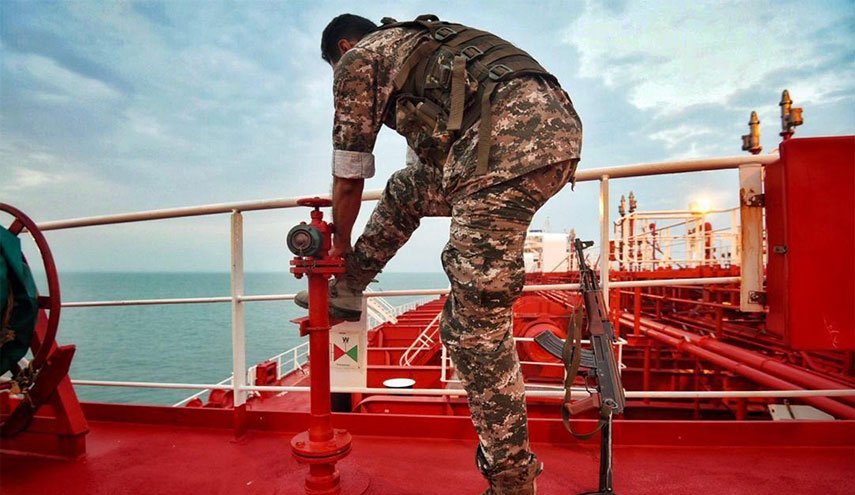نیروی ویژه سپاه بر روی عرشه نفتکش توقیف شده انگلیسی+تصاویر