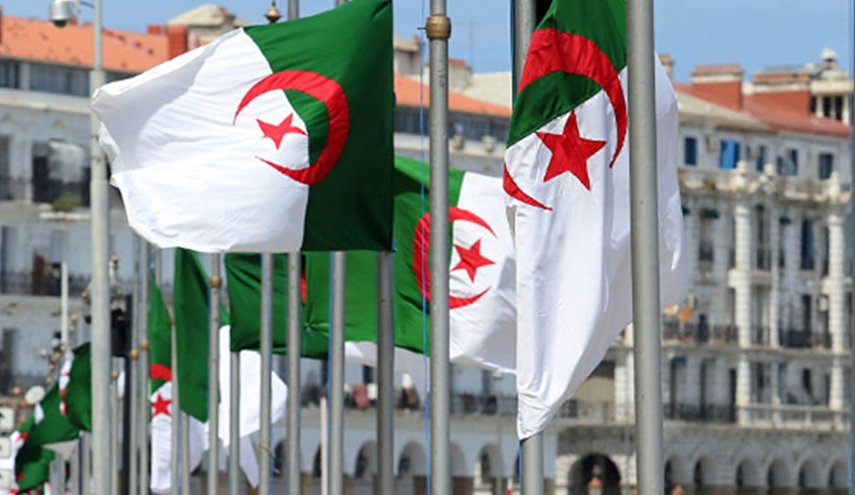 الحكومة الجزائرية تثير جدلا لإعتزامها فرض الإنكليزية مكان الفرنسية