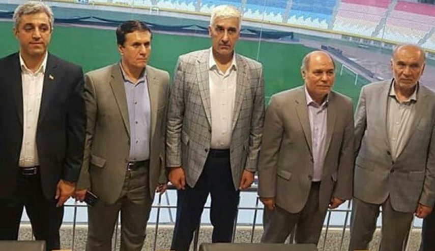 شاهد بالصور.. وزير الرياضة العراقي يتفقد ملعب ’نقش جهان’