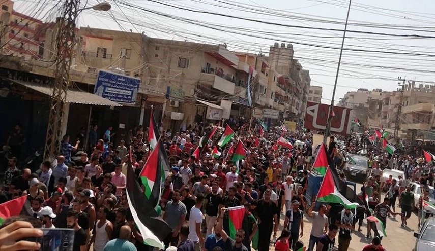وقفة احتجاجية أمام وزارة العمل بلبنان دعما للفلسطينيين