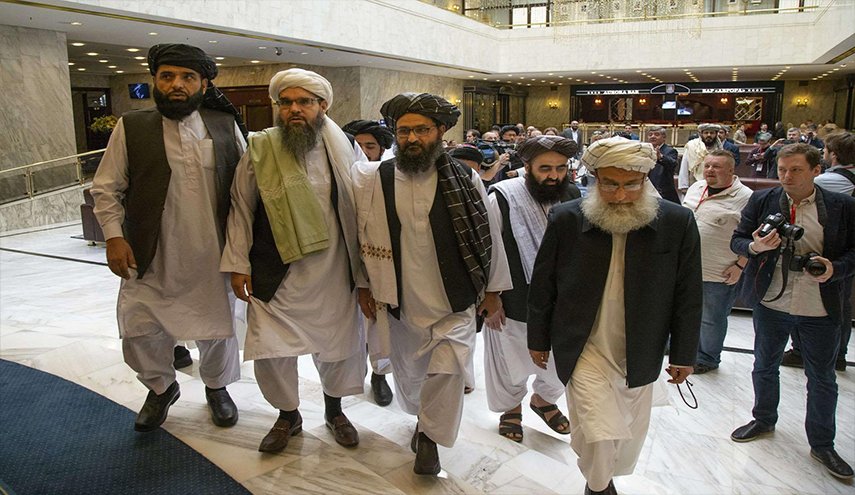 'طالبان' والمبعوث الأمريكي يوقعان 'سلام أفغانستان'