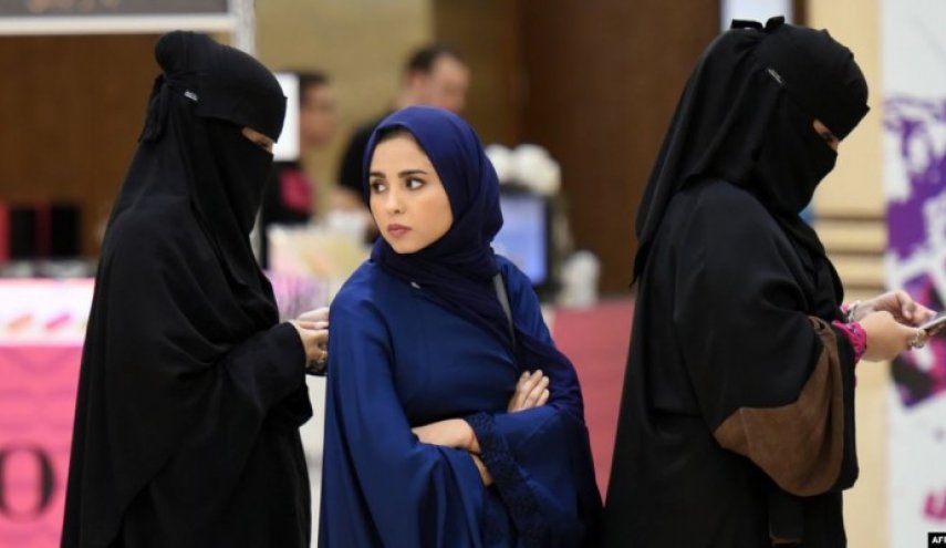 سعوديون يطالبون بإسقاط المهر والنفقة ردا على إلغاء الولاية!