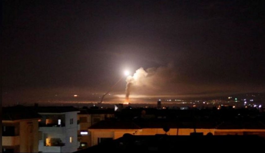 الدفاعات السورية تتصدى لصاروخ وتدمره في سماء مصياف
