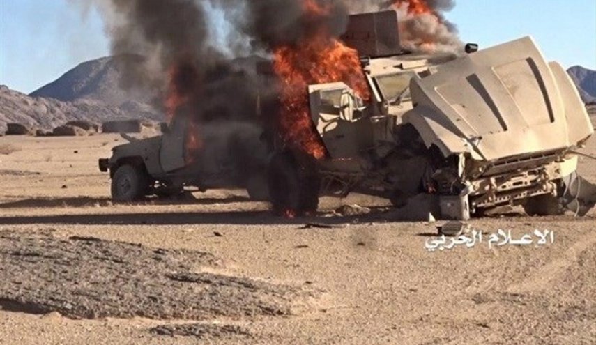 انهدام خودروی نظامی مزدوران سعودی در الجوف
