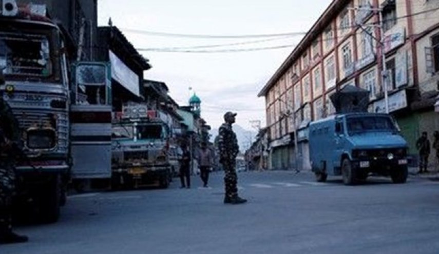 کشته شدن دو نفر در حمله مسلحانه شب گذشته در کشمیر
