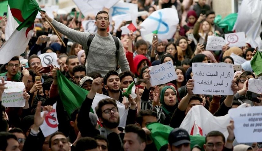 الجزائر تترقب بداية عام دراسي «ملتهب»