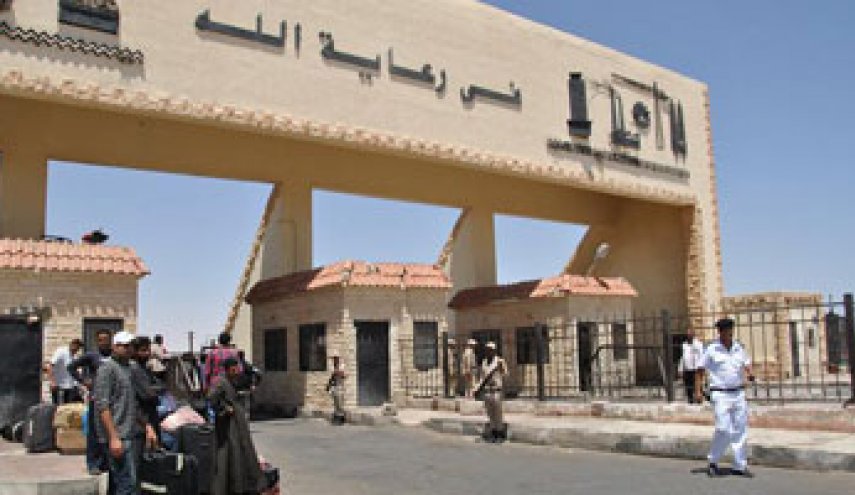سفر وعودة 1759 مصريا وليبيا و 240 شاحنة عبر منفذ السلوم خلال24 ساعة