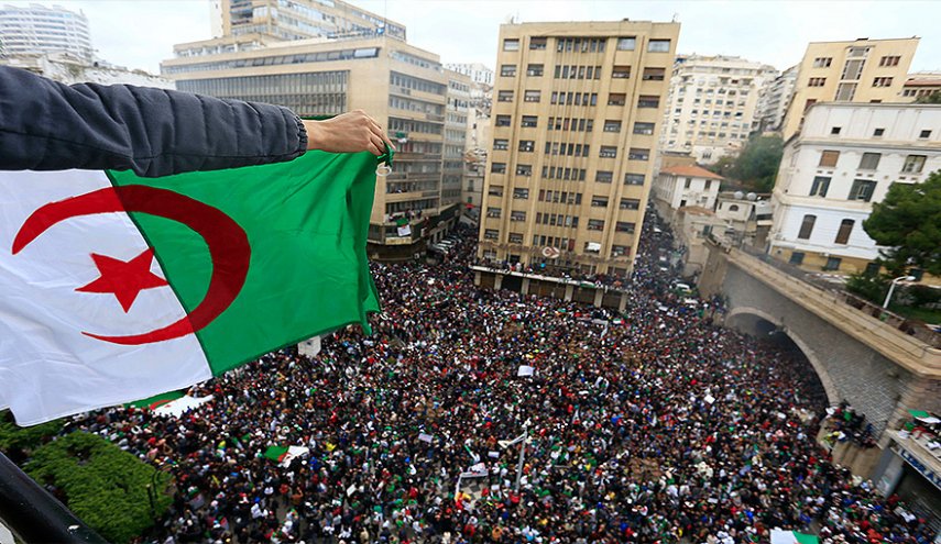 تظاهرات الجمعة 29 بالجزائر تطالب بازاحة رموز النظام