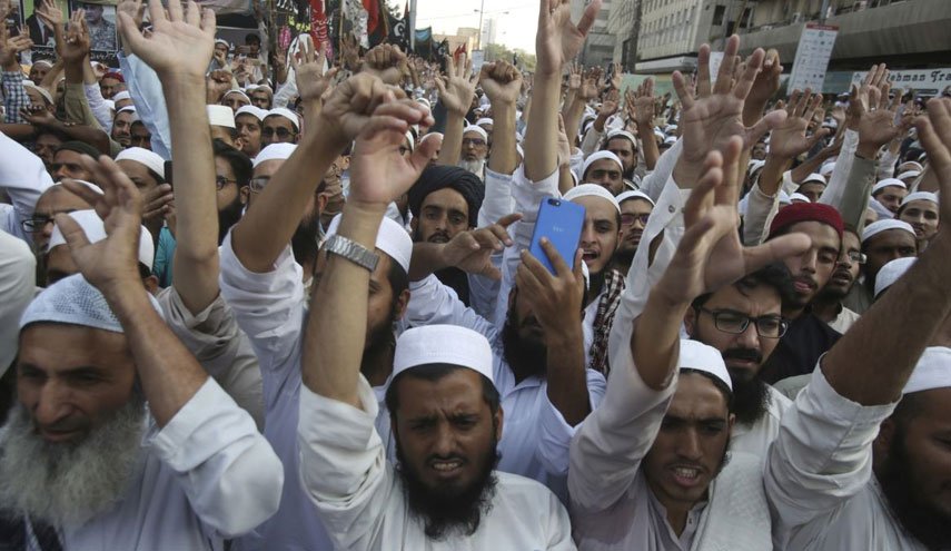 تقلای مخالفان عمران خان برای فلج کردن پایتخت پاکستان